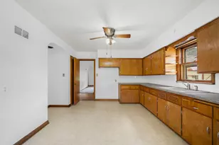 4329 S 47th St, Greenfield, WI 53220 - Photo 5
