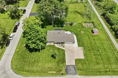 11610 W Sunnybrook Rd, Franklin, WI 53132 - Photo 3