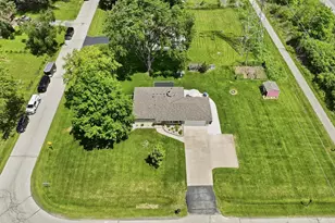 11610 W Sunnybrook Rd, Franklin, WI 53132 - Photo 3