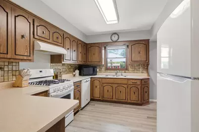 11610  Sunnybrook Rd, Franklin, WI 53132 - Photo 9