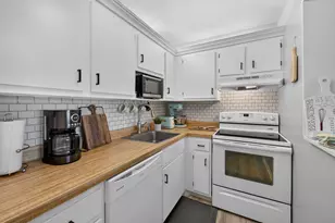 33 Lausanne Ct, Geneva, WI 53147 - Photo 7