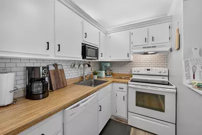 33  Lausanne Ct #33-06, Geneva, WI 53147 - Photo 5