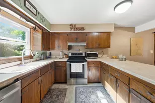 8311 Fox River Rd, Racine, WI 53185 - Photo 11