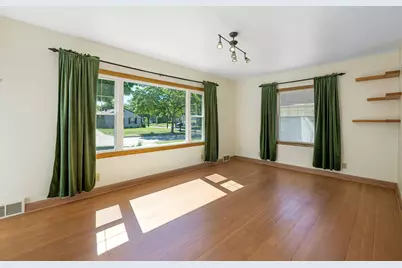 5511 N 12th St, Milwaukee, WI 53209 - Photo 5