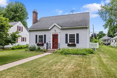637  23rd St, La Crosse, WI 54601 - Photo 1