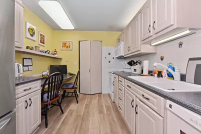 2101 W Good Hope Rd #111, Glendale, WI 53209 - Photo 11