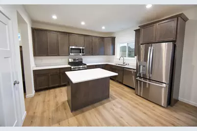 2009  Savannah Dr, Grafton, WI 53024 - Photo 5