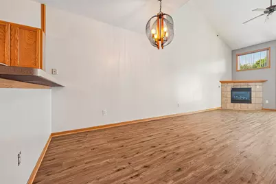 2428  Fox River Pkwy #Unit L, Waukesha, WI 53189 - Photo 9