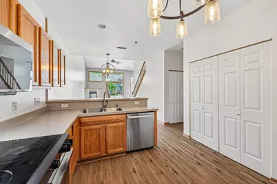 2428  Fox River Pkwy #Unit L, Waukesha, WI 53189 - Photo 13