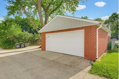 3608 N 101st St, Wauwatosa, WI 53222 - Photo 23