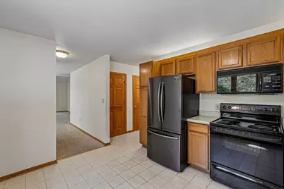 7017 W Hummingbird Ct, Milwaukee, WI 53223 - Photo 9