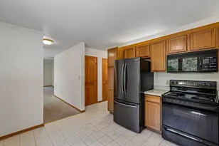 7017 W Hummingbird Ct, Milwaukee, WI 53223 - Photo 9