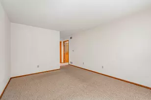 7017 W Hummingbird Ct, Milwaukee, WI 53223 - Photo 15