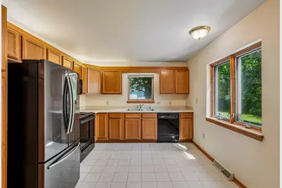 7017 W Hummingbird Ct, Milwaukee, WI 53223 - Photo 7