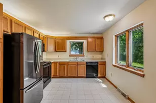 7017 W Hummingbird Ct, Milwaukee, WI 53223 - Photo 7