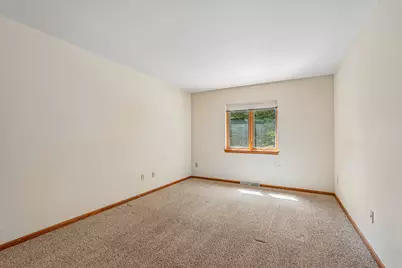 7017 W Hummingbird Ct, Milwaukee, WI 53223 - Photo 17