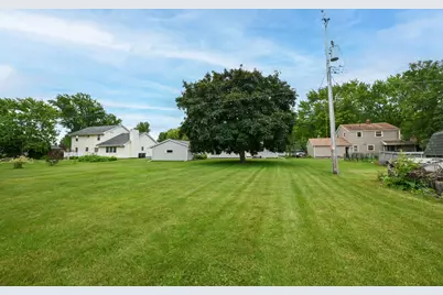 26624  Waubeesee Lake Dr, Racine, WI 53185 - Photo 23