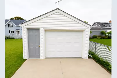 2310  Hamilton St, Manitowoc, WI 54220 - Photo 5