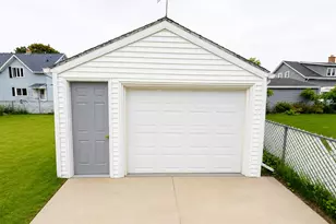 2310 Hamilton St, Manitowoc, WI 54220 - Photo 3
