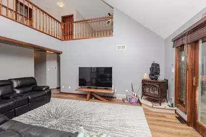 438  River Bluff Cir, Oconomowoc, WI 53066 - Photo 11