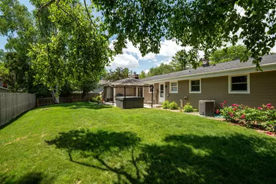 W56N850 N Meadow Ct, Cedarburg, WI 53012 - Photo 5