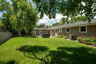 W56N850 N Meadow Ct, Cedarburg, WI 53012 - Photo 5