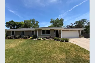 W56N850 N Meadow Ct, Cedarburg, WI 53012 - Photo 3
