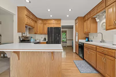 W168N5039  Stonefield Rd, Menomonee Falls, WI 53051 - Photo 9