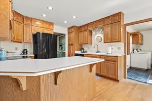 W168N5039 Stonefield Rd, Menomonee Falls, WI 53051 - Photo 9