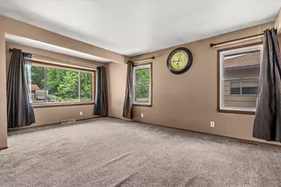 5870 S 41st St, Greenfield, WI 53221 - Photo 13