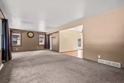 5870 S 41st St, Greenfield, WI 53221 - Photo 15