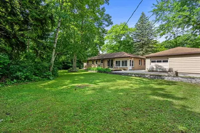 5870 S 41st St, Greenfield, WI 53221 - Photo 7