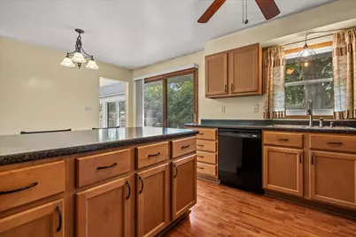 5870 S 41st St, Greenfield, WI 53221 - Photo 17