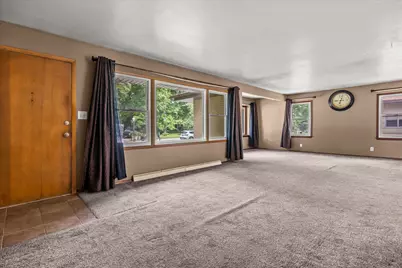 5870 S 41st St, Greenfield, WI 53221 - Photo 11