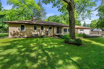 5870 S 41st St, Greenfield, WI 53221 - Photo 9