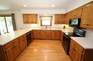 S95W12970 Walter Hagen Dr, Muskego, WI 53150 - Photo 7