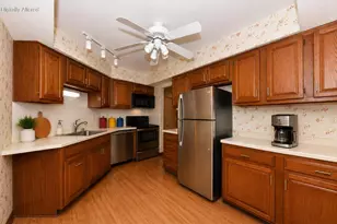 7234 N Green Bay Ave, Glendale, WI 53209 - Photo 15