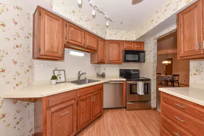 7234 N Green Bay Ave #105, Glendale, WI 53209 - Photo 5