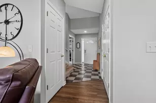 N16W26512 Golf View Ln, Pewaukee, WI 53072 - Photo 7