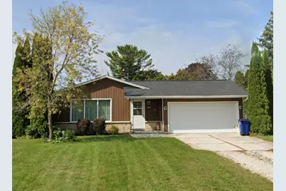 4302 E Parke Ridge Ln, Sheboygan, WI 53083 - Photo 1