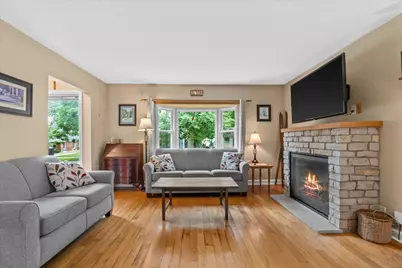 2116 N 85th St, Wauwatosa, WI 53226 - Photo 5