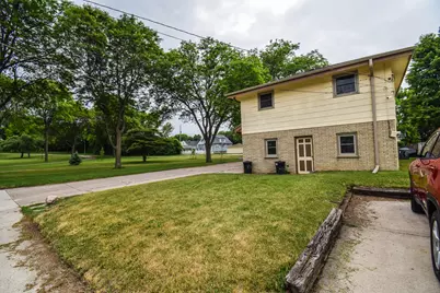 836 S 95th St, West Allis, WI 53214 - Photo 25