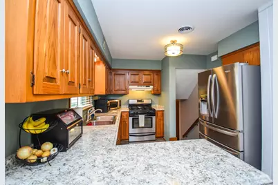 836 S 95th St, West Allis, WI 53214 - Photo 9