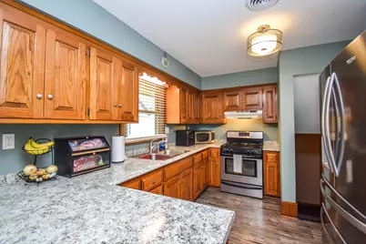 836 S 95th St, West Allis, WI 53214 - Photo 15
