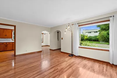 337 N 110th St, Wauwatosa, WI 53226 - Photo 9
