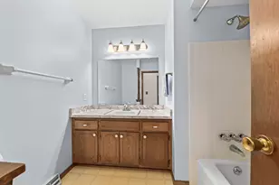 W169N10432 Pheasant Run, Germantown, WI 53022 - Photo 27