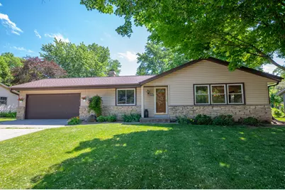 W169N10432  Pheasant Run, Germantown, WI 53022 - Photo 1