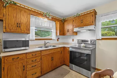 2900  Shady Ln, Racine, WI 53402 - Photo 9