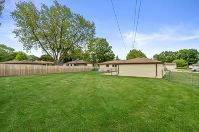 2900  Shady Ln, Racine, WI 53402 - Photo 15