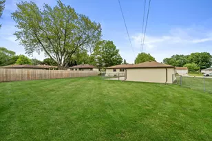 2900 Shady Ln, Racine, WI 53402 - Photo 15